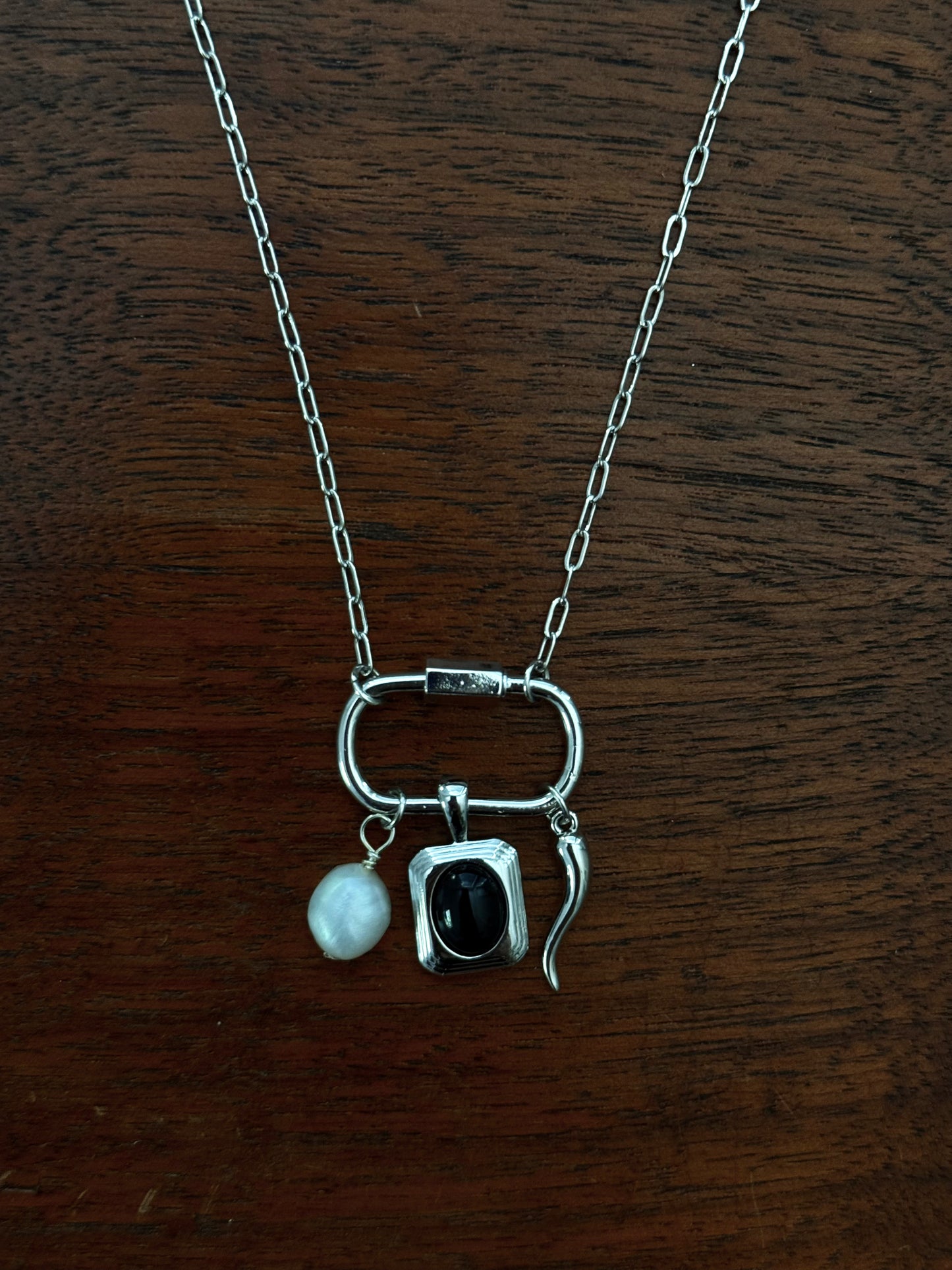 BLACK ONYX CARABINER