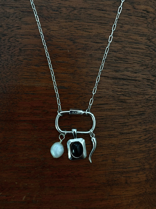 BLACK ONYX CARABINER